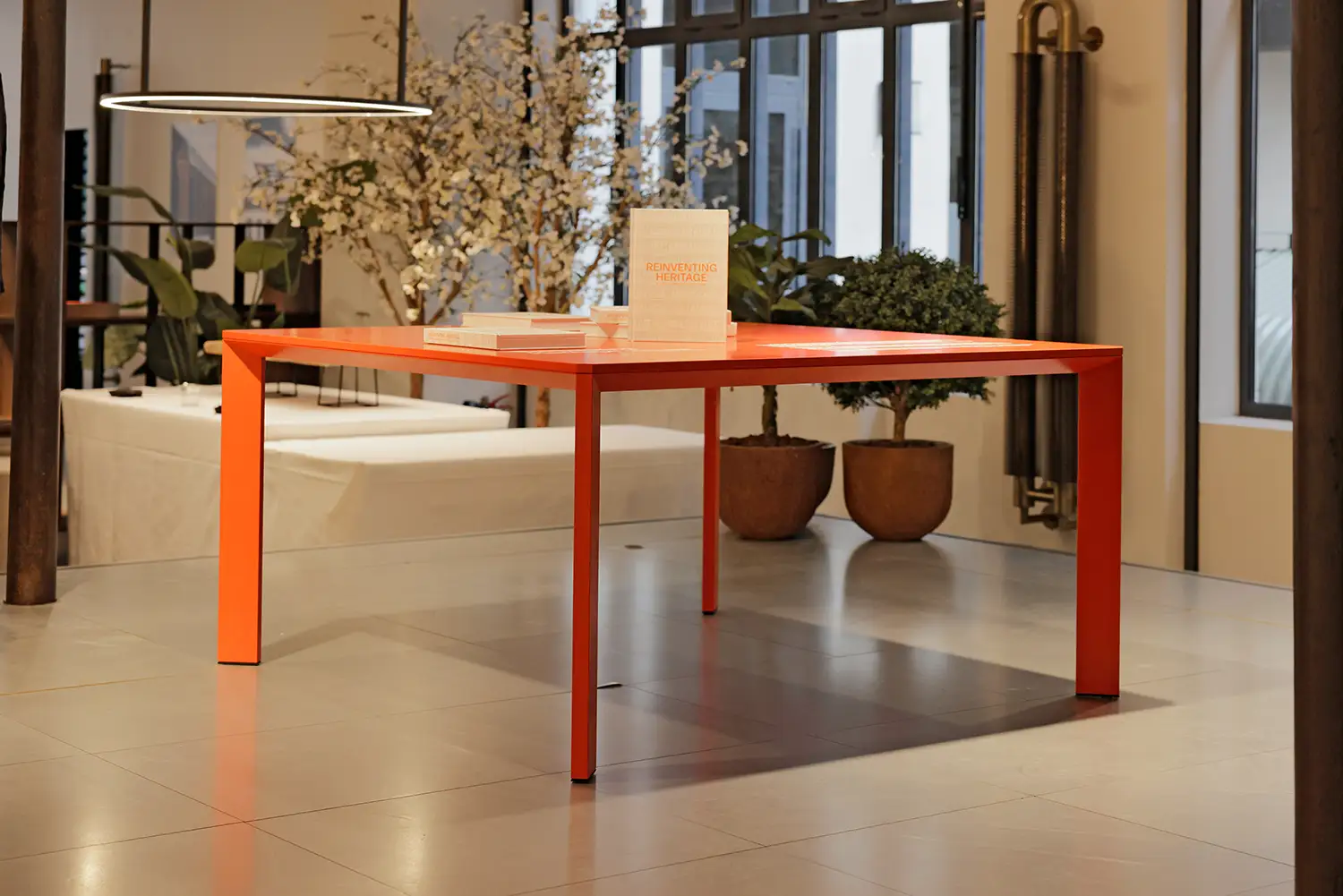 Table Alis exposée dans le cadre de Paysage Infini