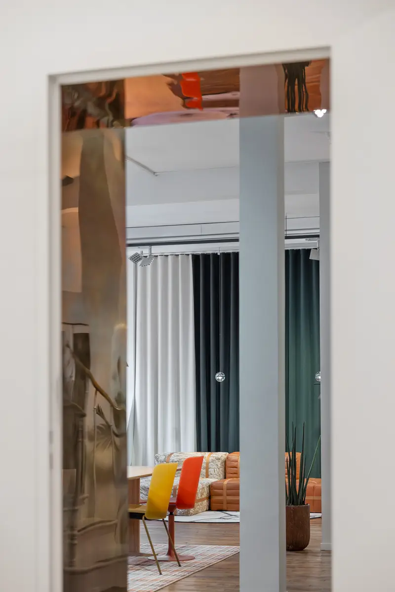Composition de mobilier et de matières