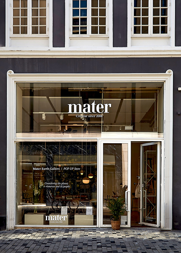 Moda International, Mater